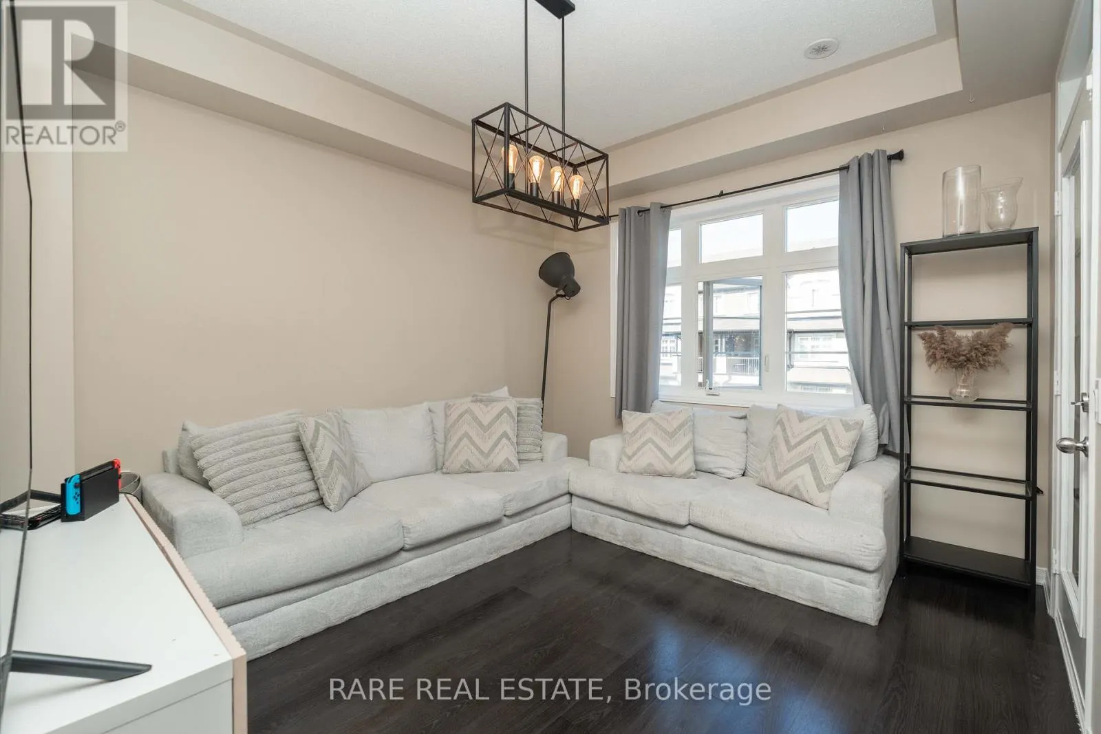 8 LOWES HILL CIRCLE