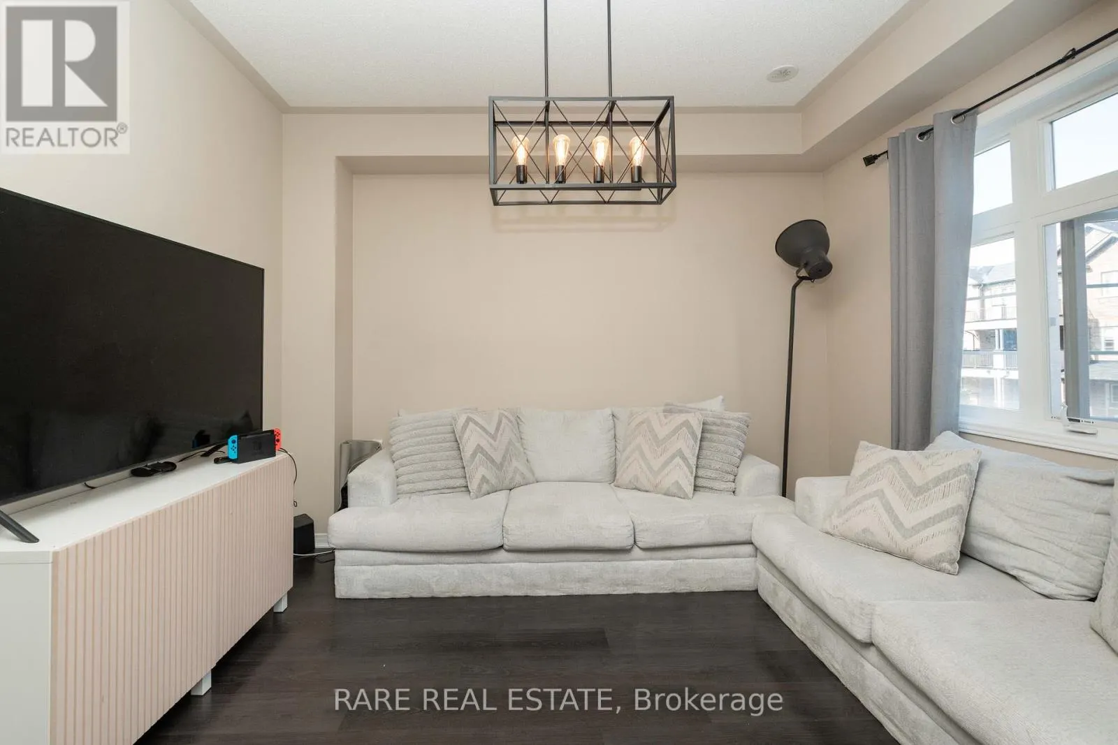 8 LOWES HILL CIRCLE