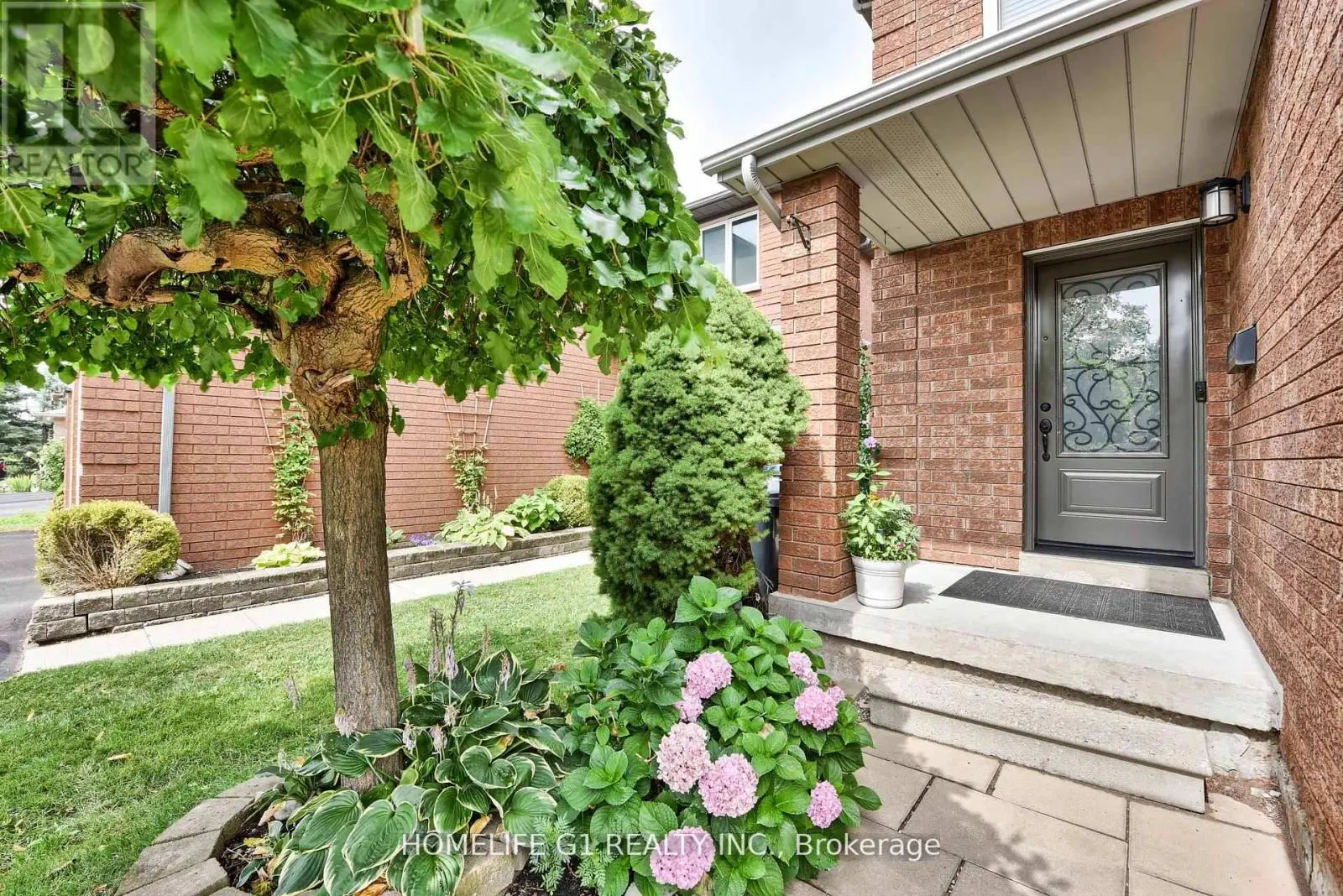 3817 DENSBURY DRIVE