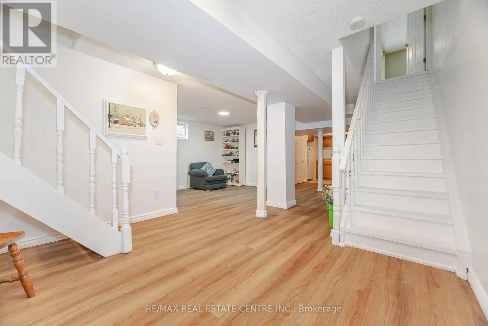 20 WOODBURY COURT