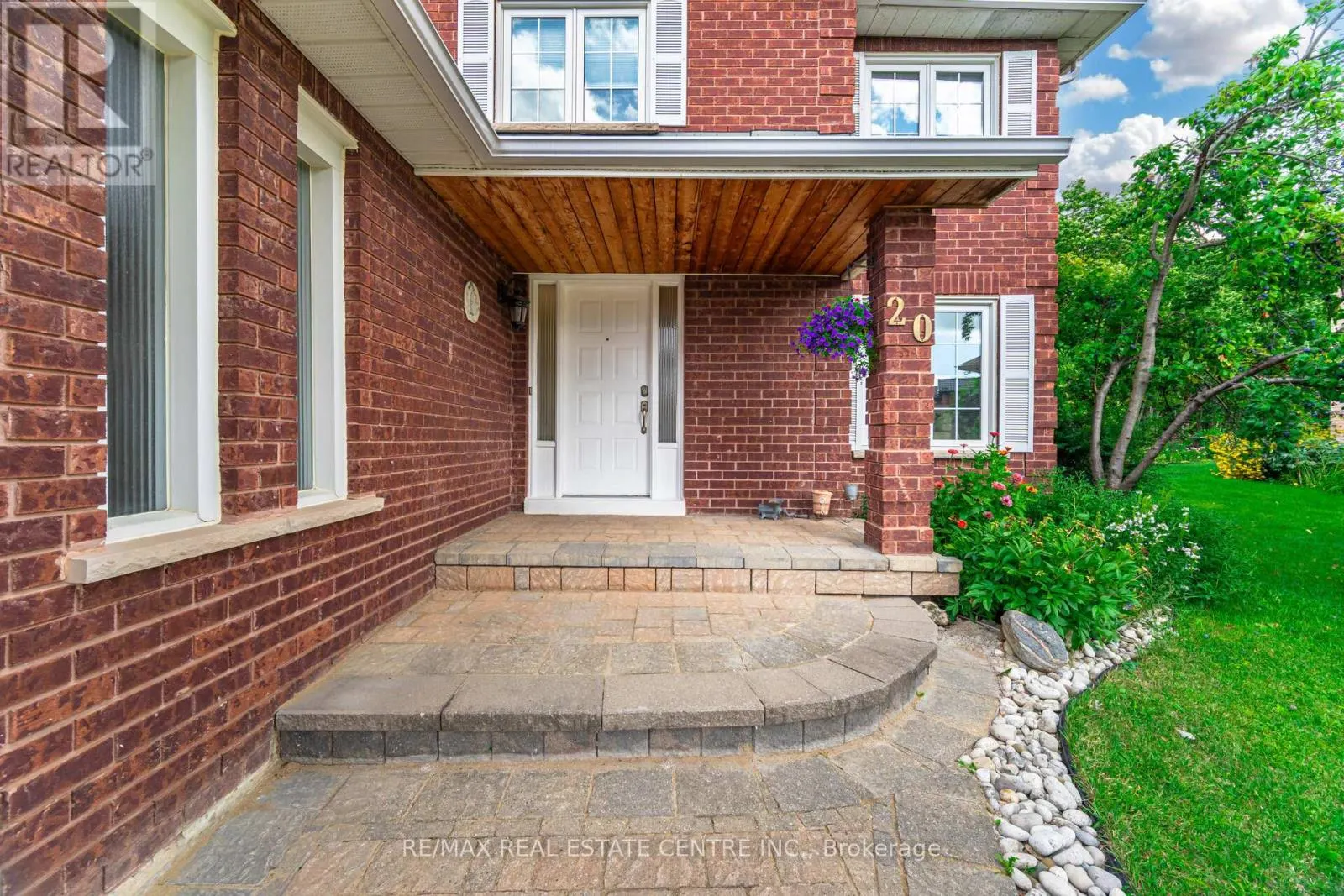 20 WOODBURY COURT