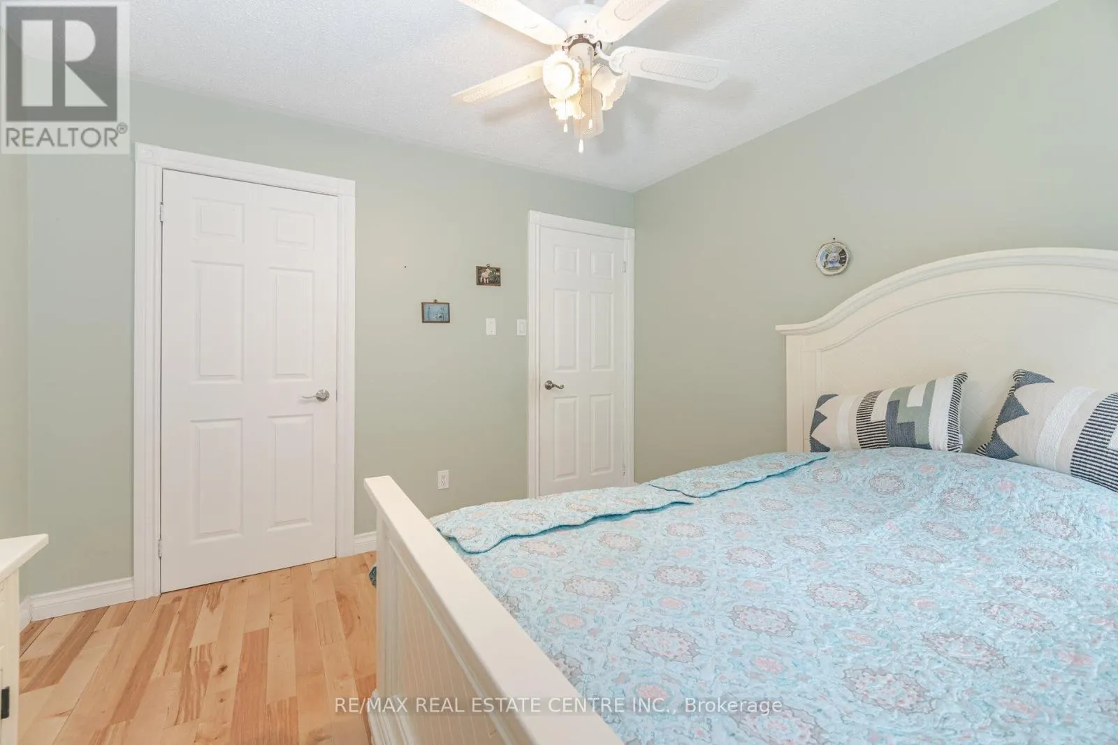 20 WOODBURY COURT