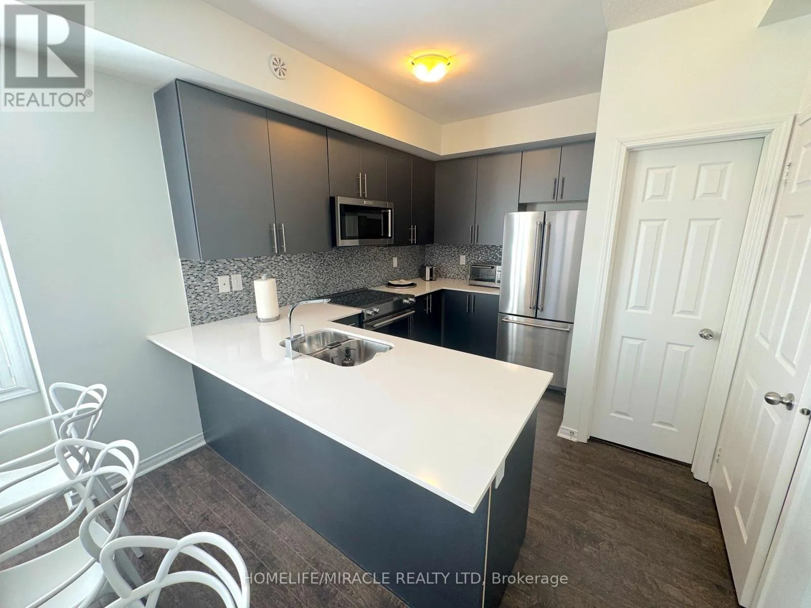 48 - 180 HOWDEN BOULEVARD