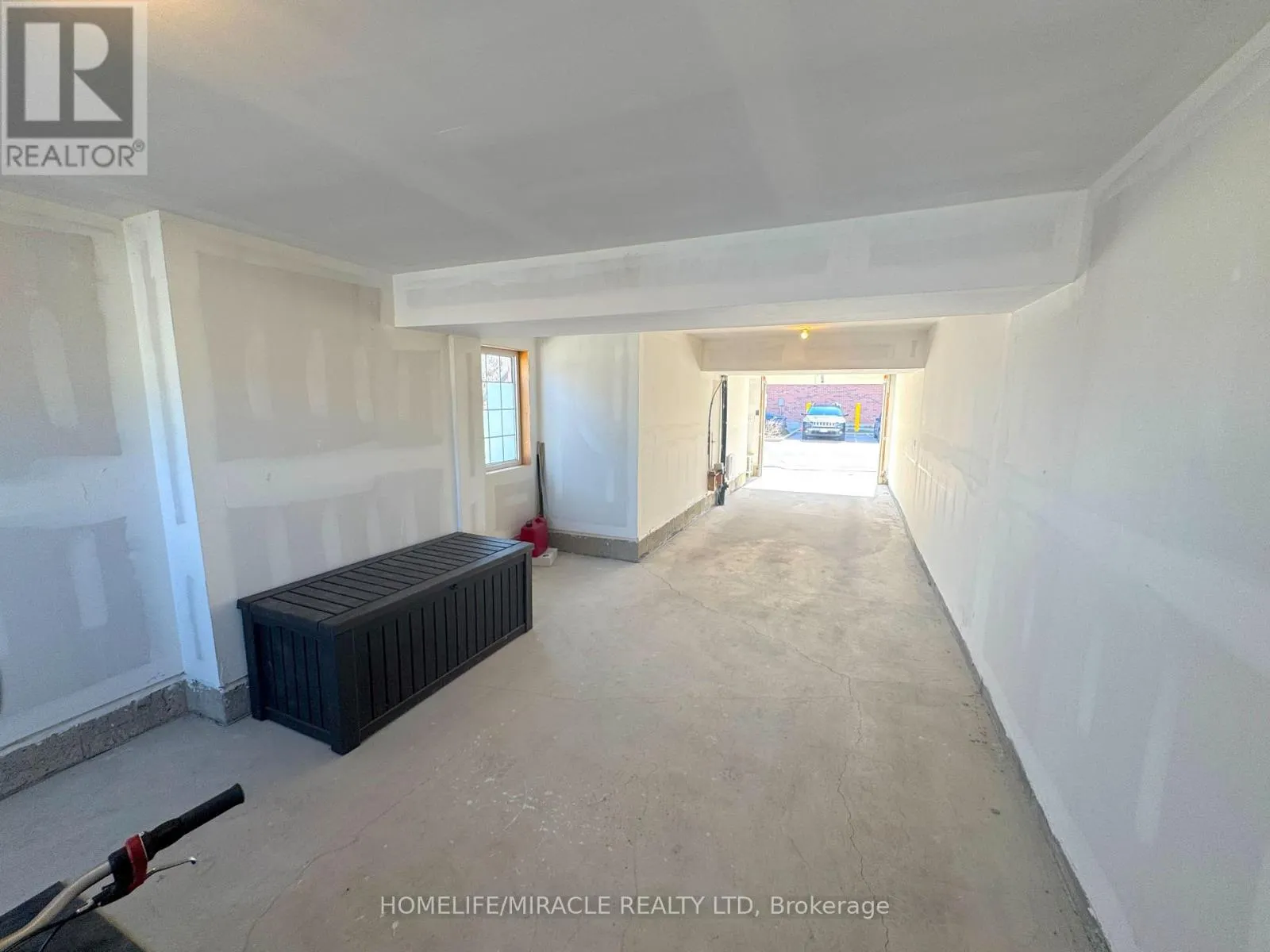 48 - 180 HOWDEN BOULEVARD