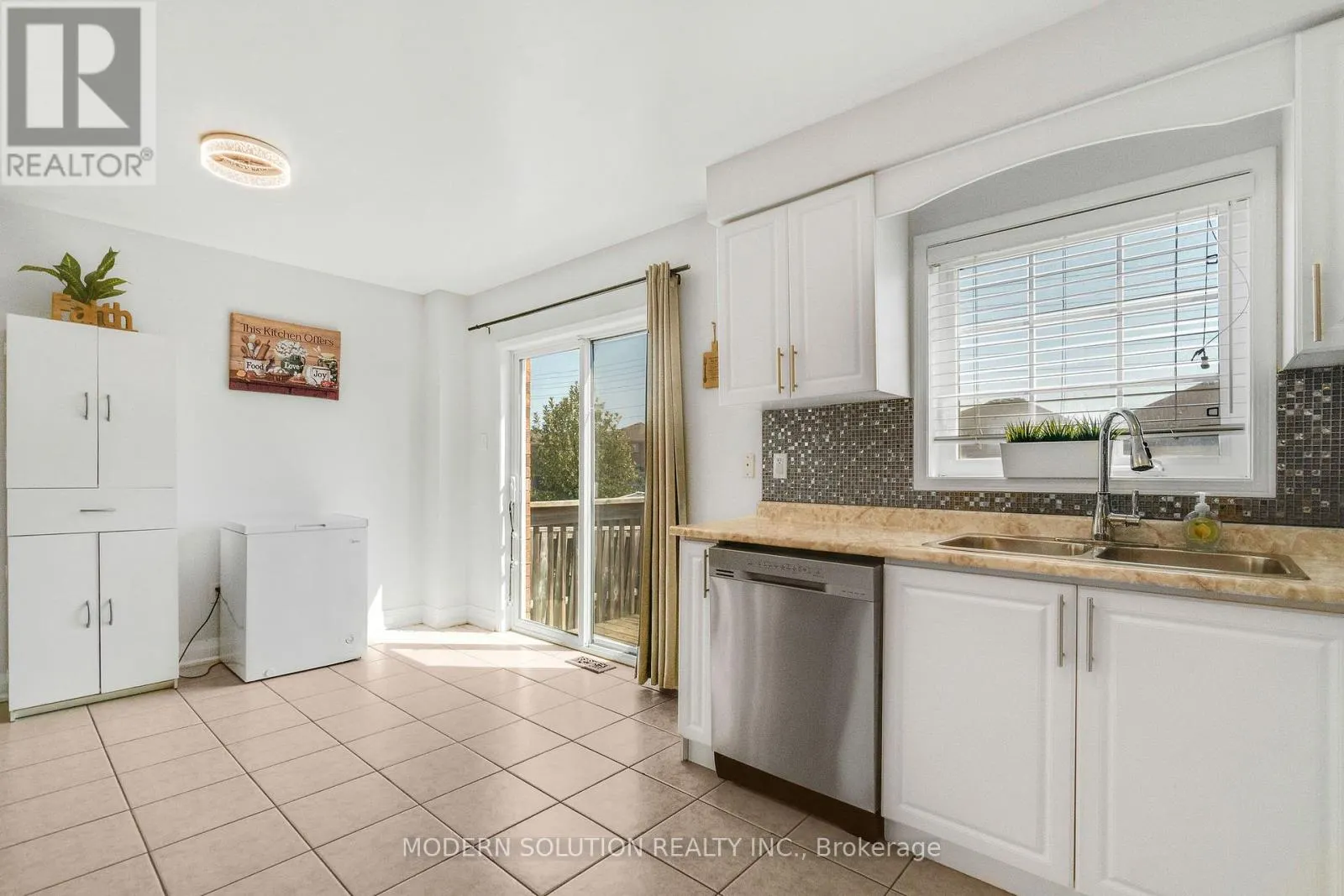 67 ROUNDSTONE DRIVE
