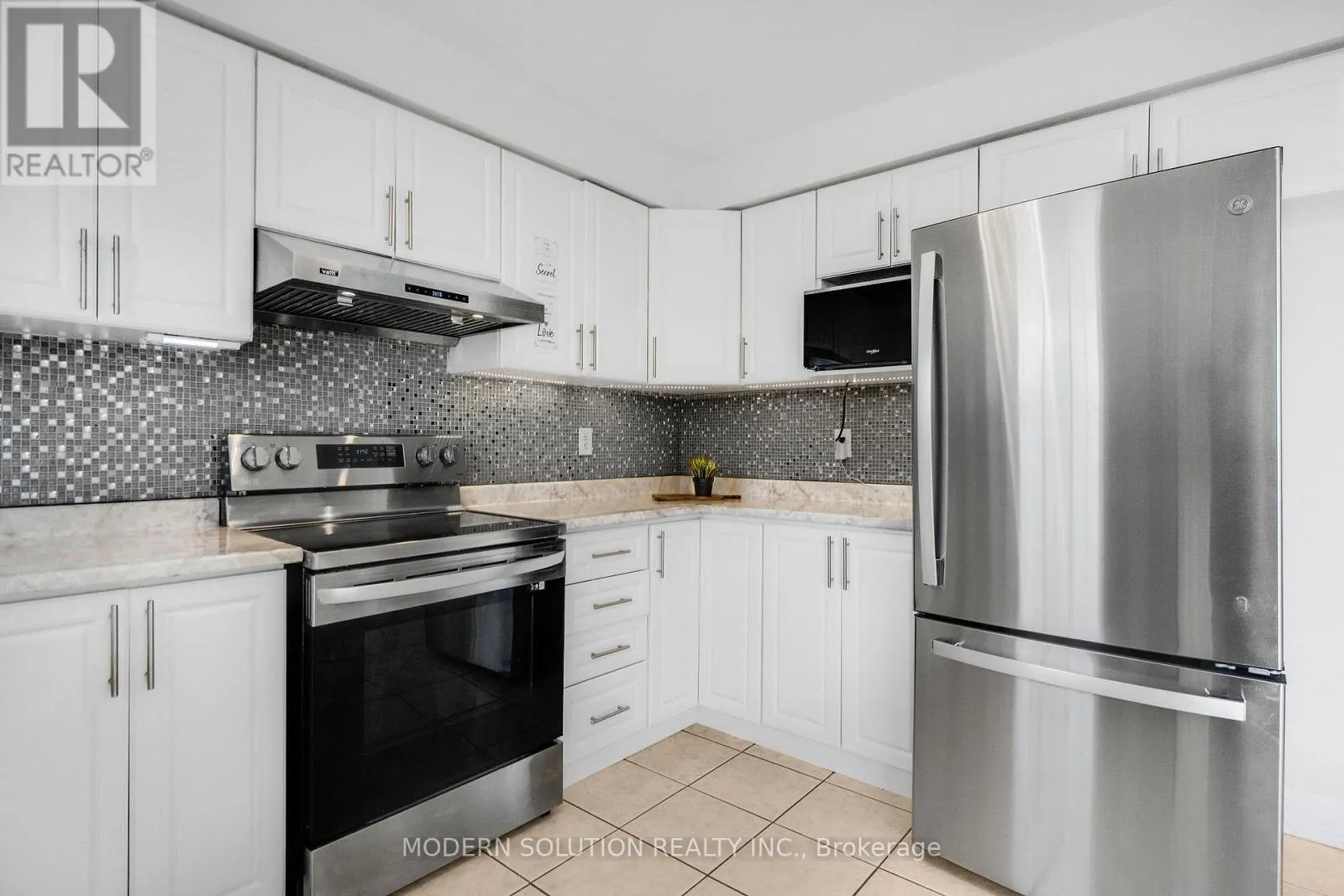 67 ROUNDSTONE DRIVE