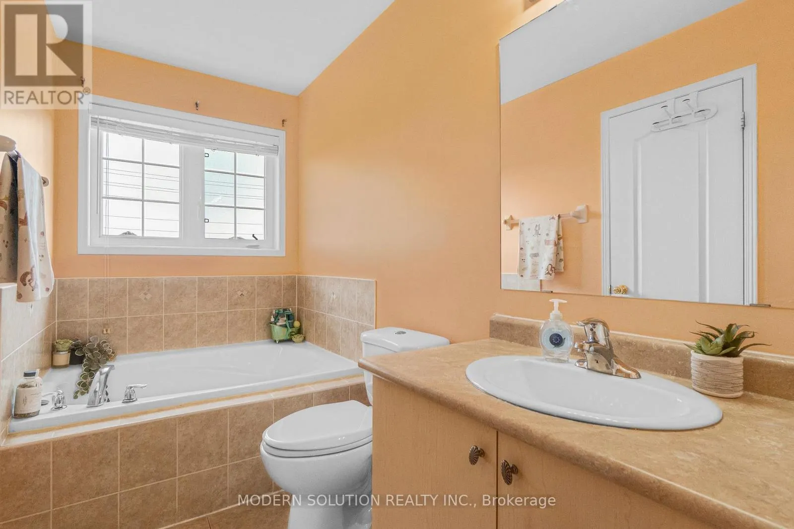67 ROUNDSTONE DRIVE