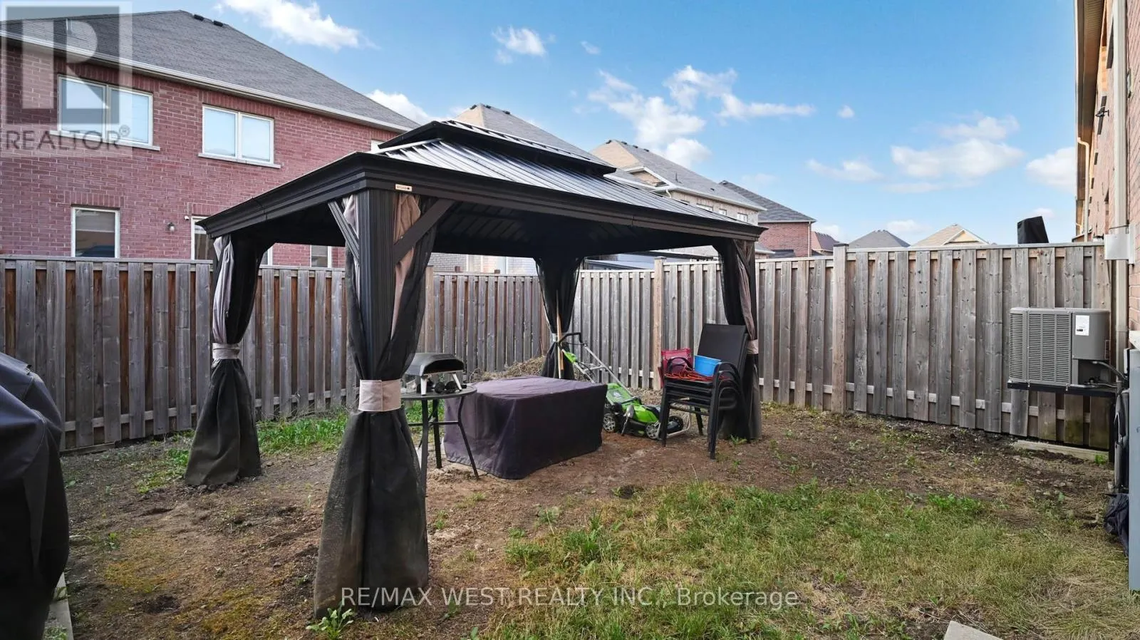 28 YELLOWKNIFE ROAD