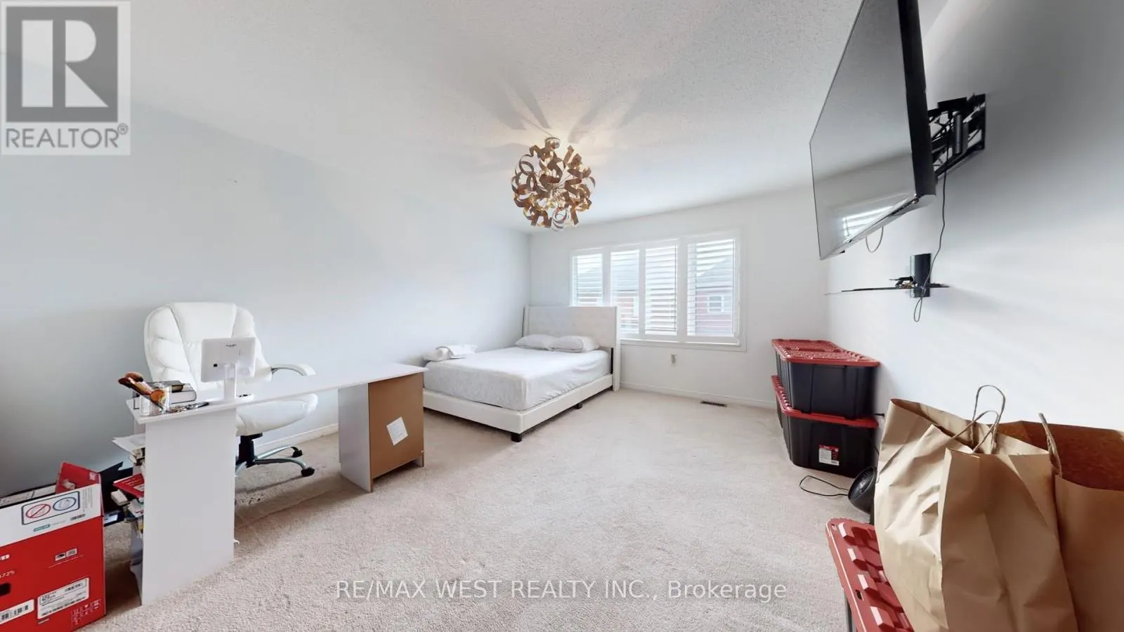 28 YELLOWKNIFE ROAD