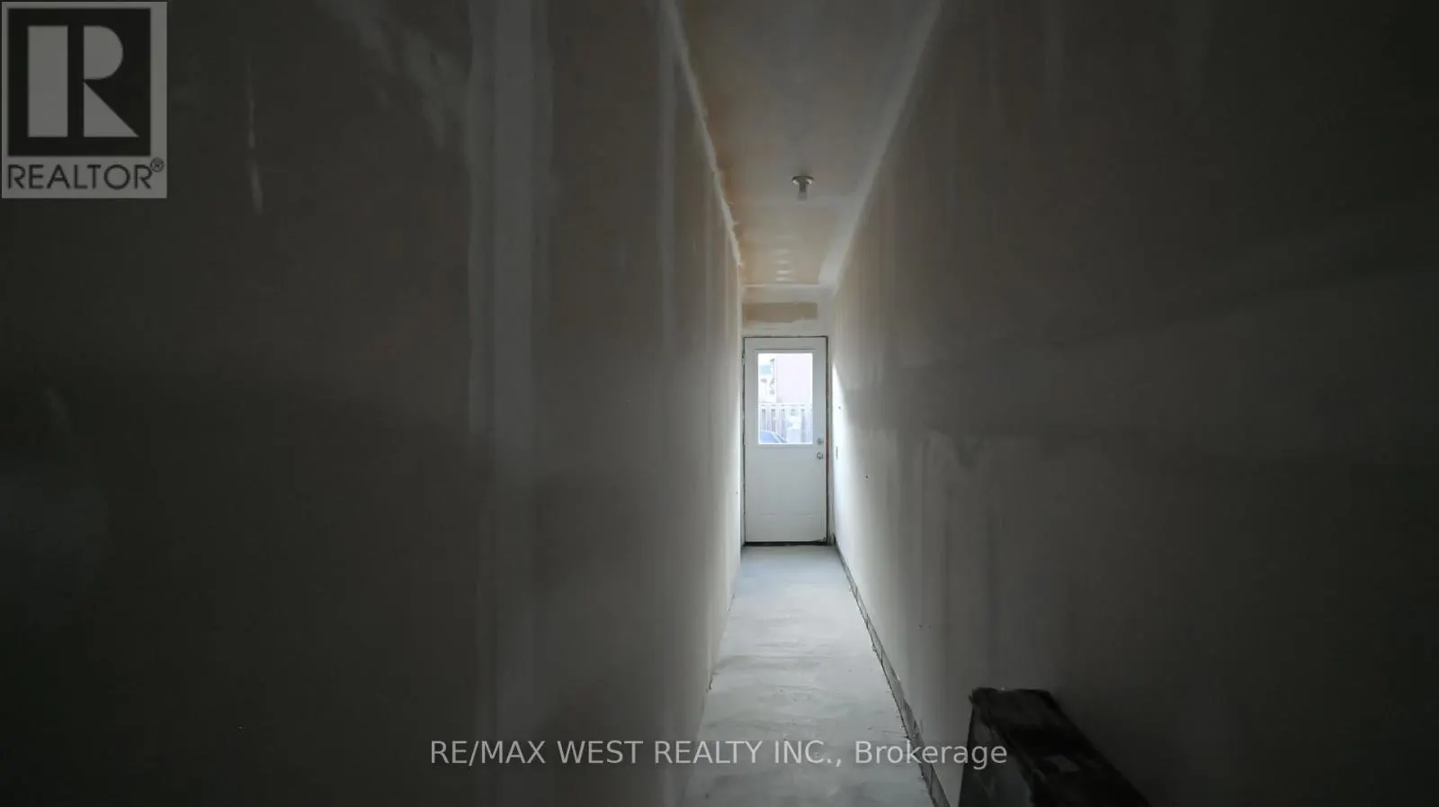 28 YELLOWKNIFE ROAD