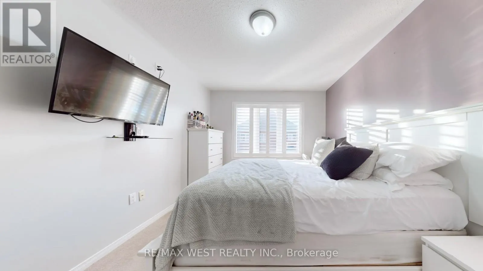 28 YELLOWKNIFE ROAD