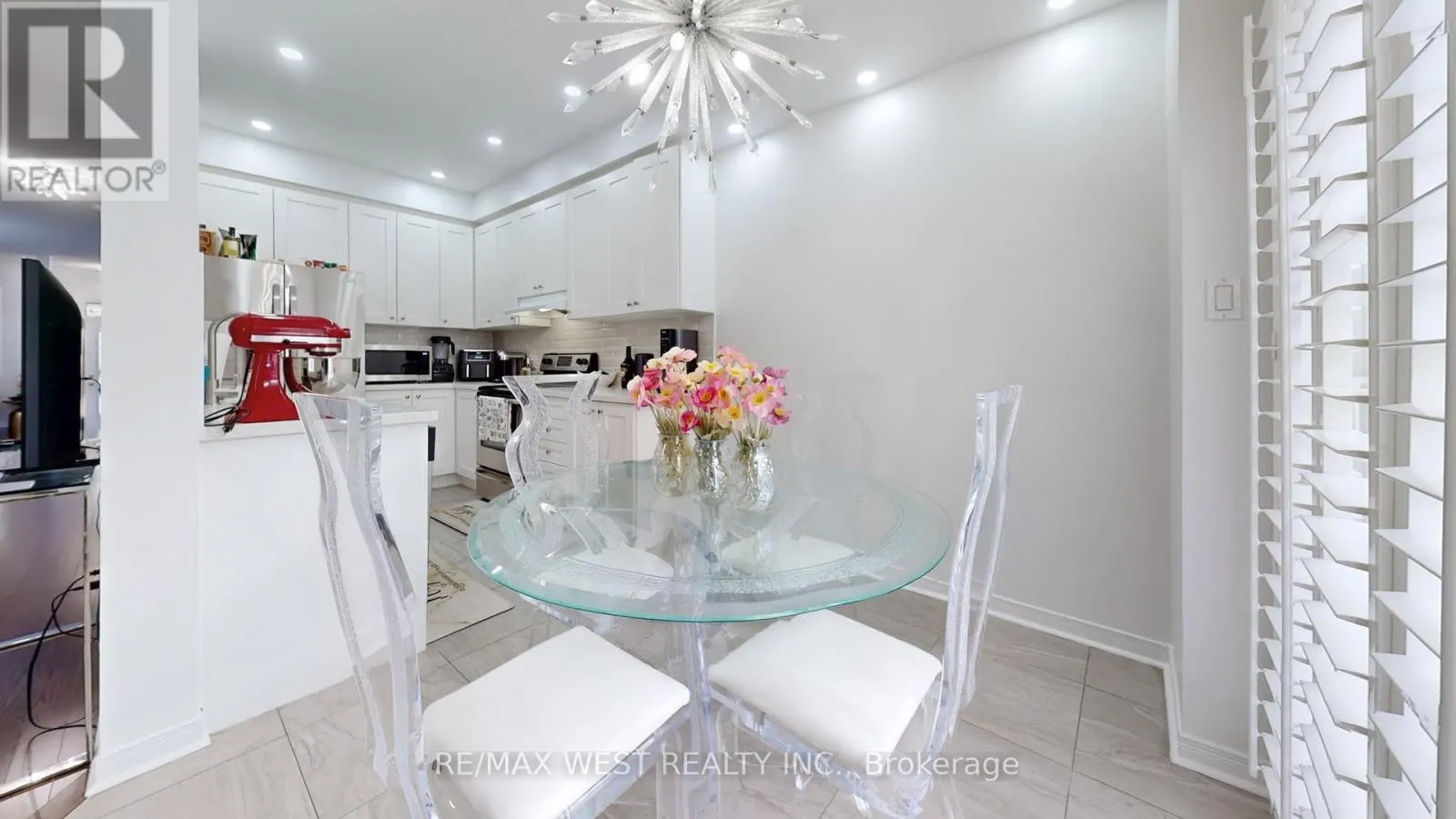 28 YELLOWKNIFE ROAD