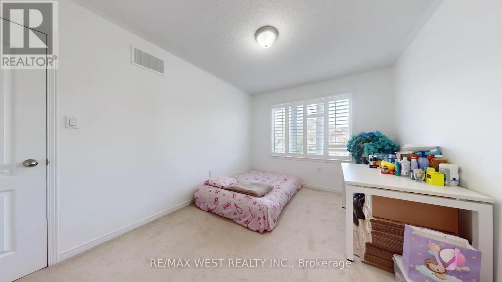 28 YELLOWKNIFE ROAD