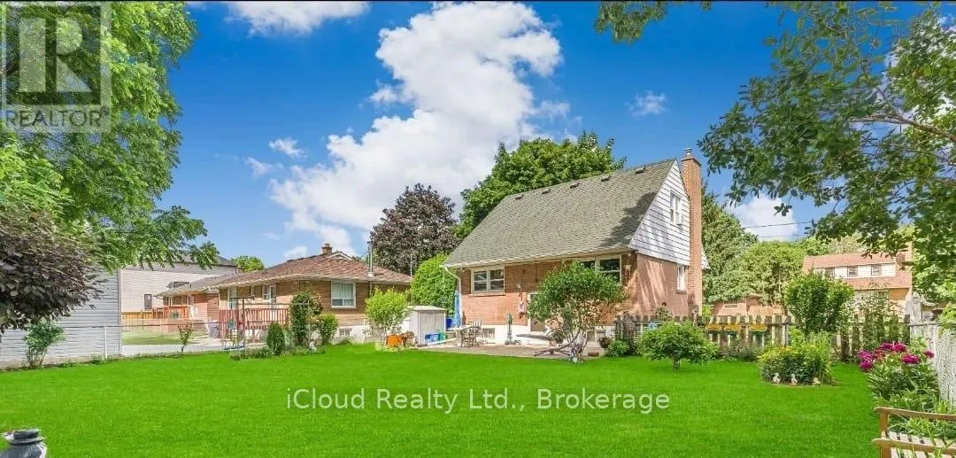 215 ELMWOOD CRESCENT