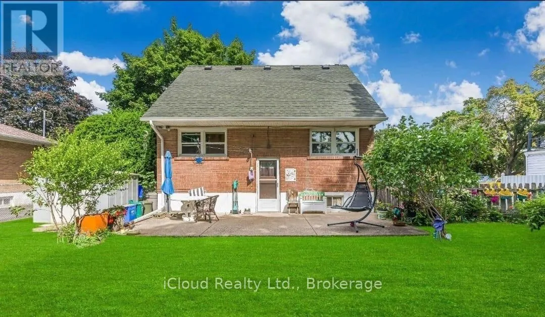 215 ELMWOOD CRESCENT
