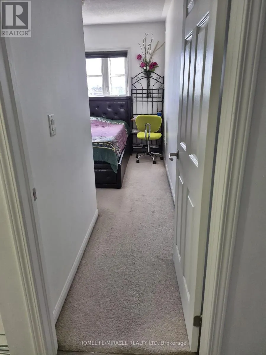 404 - 70 BAYCLIFFE CRESCENT