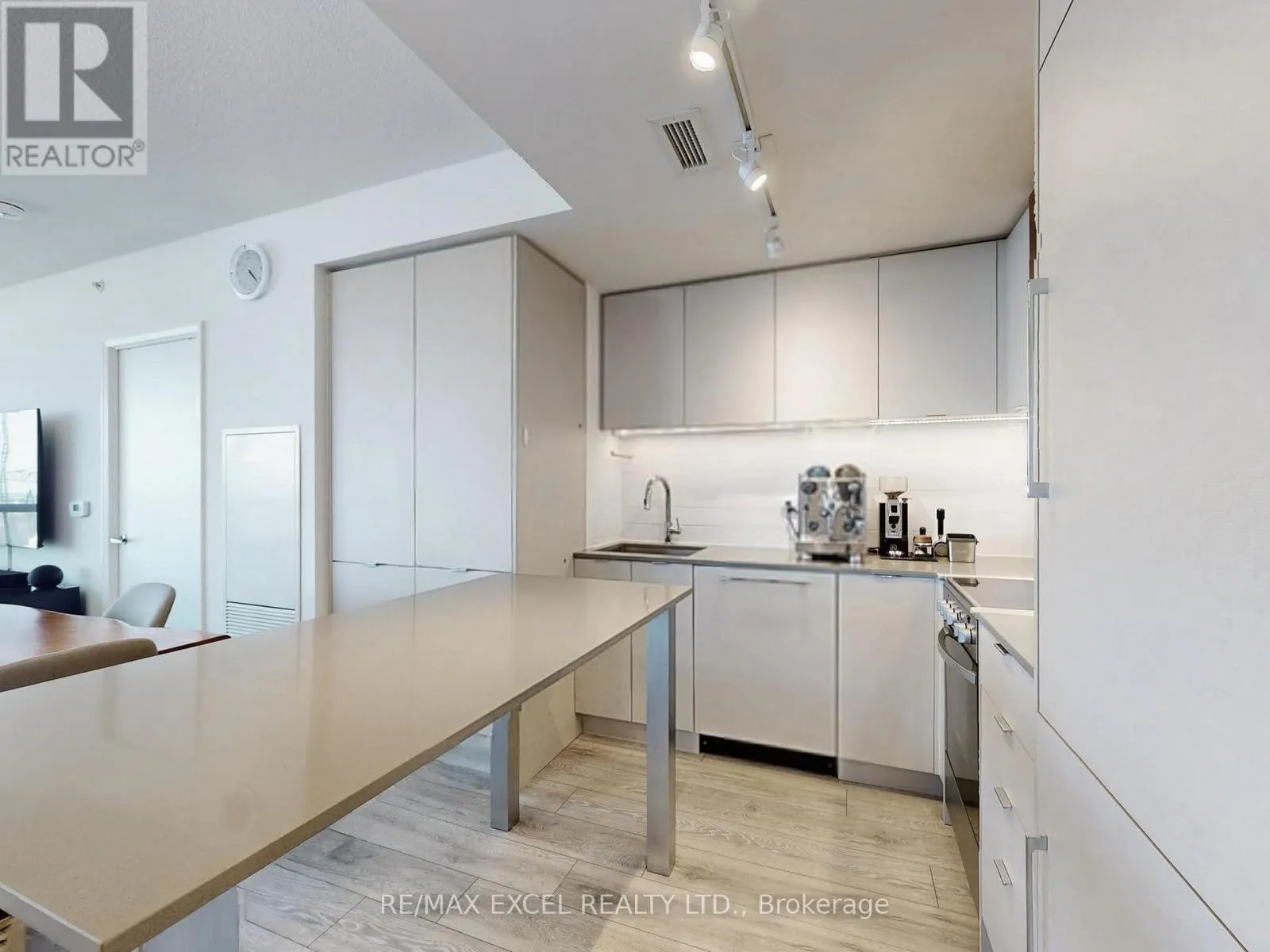 1708 - 30 GIBBS ROAD