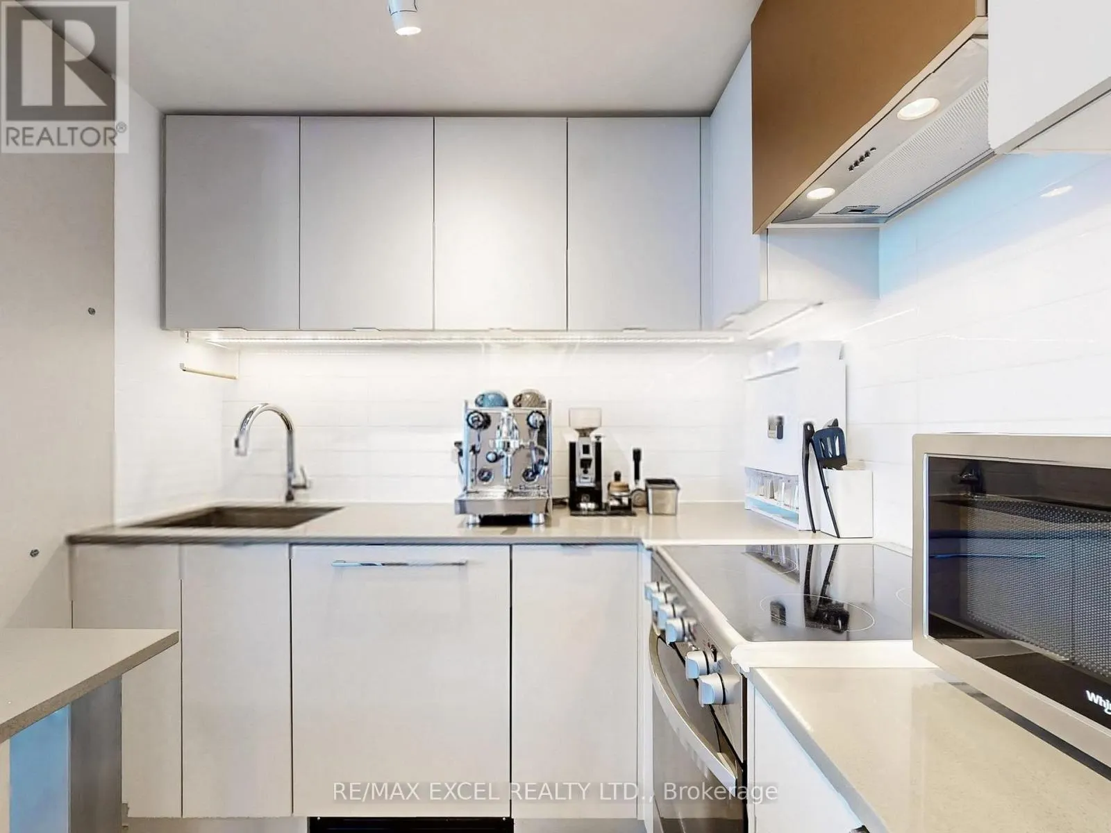 1708 - 30 GIBBS ROAD