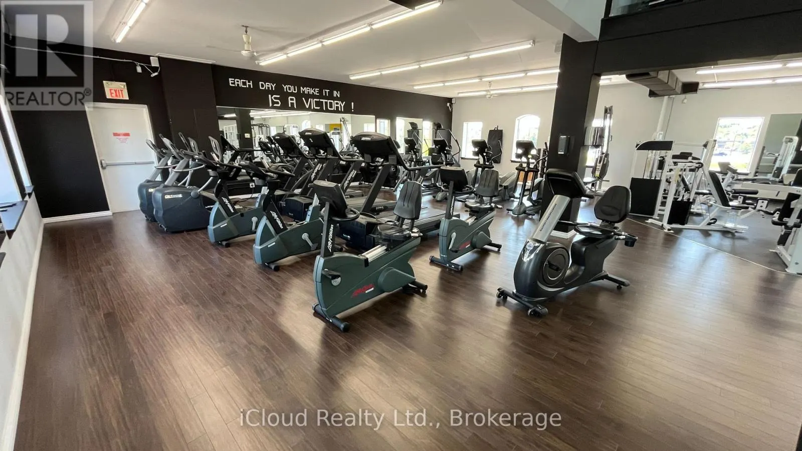 UNIT 5 - 170 LAKEVIEW CRESCENT