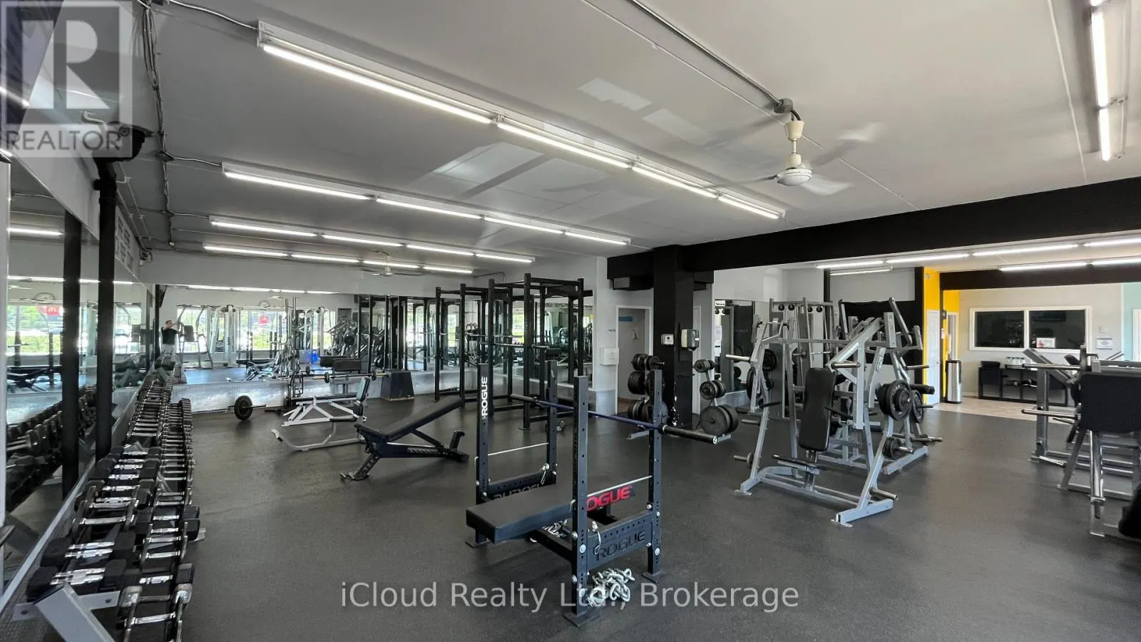 UNIT 5 - 170 LAKEVIEW CRESCENT