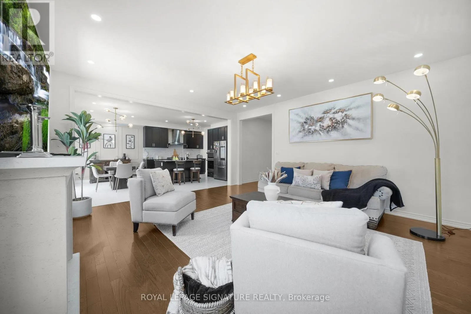 372 CLOCKWORK DRIVE
