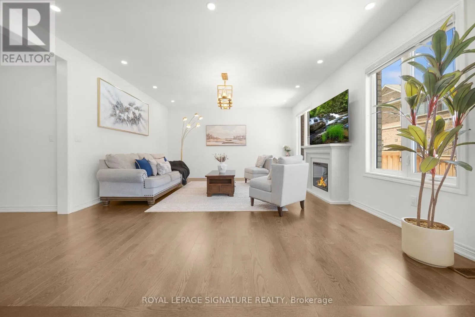 372 CLOCKWORK DRIVE