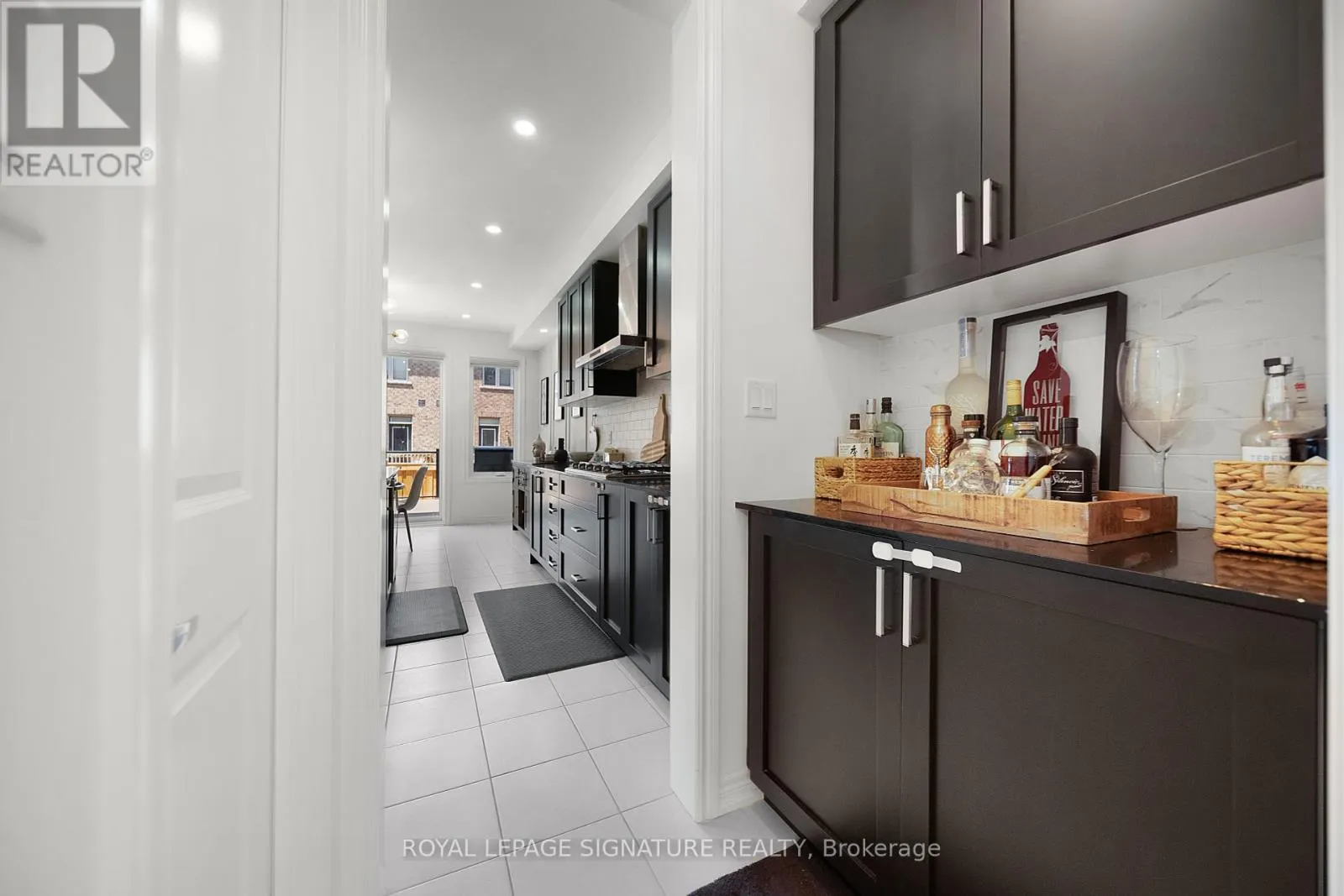 372 CLOCKWORK DRIVE
