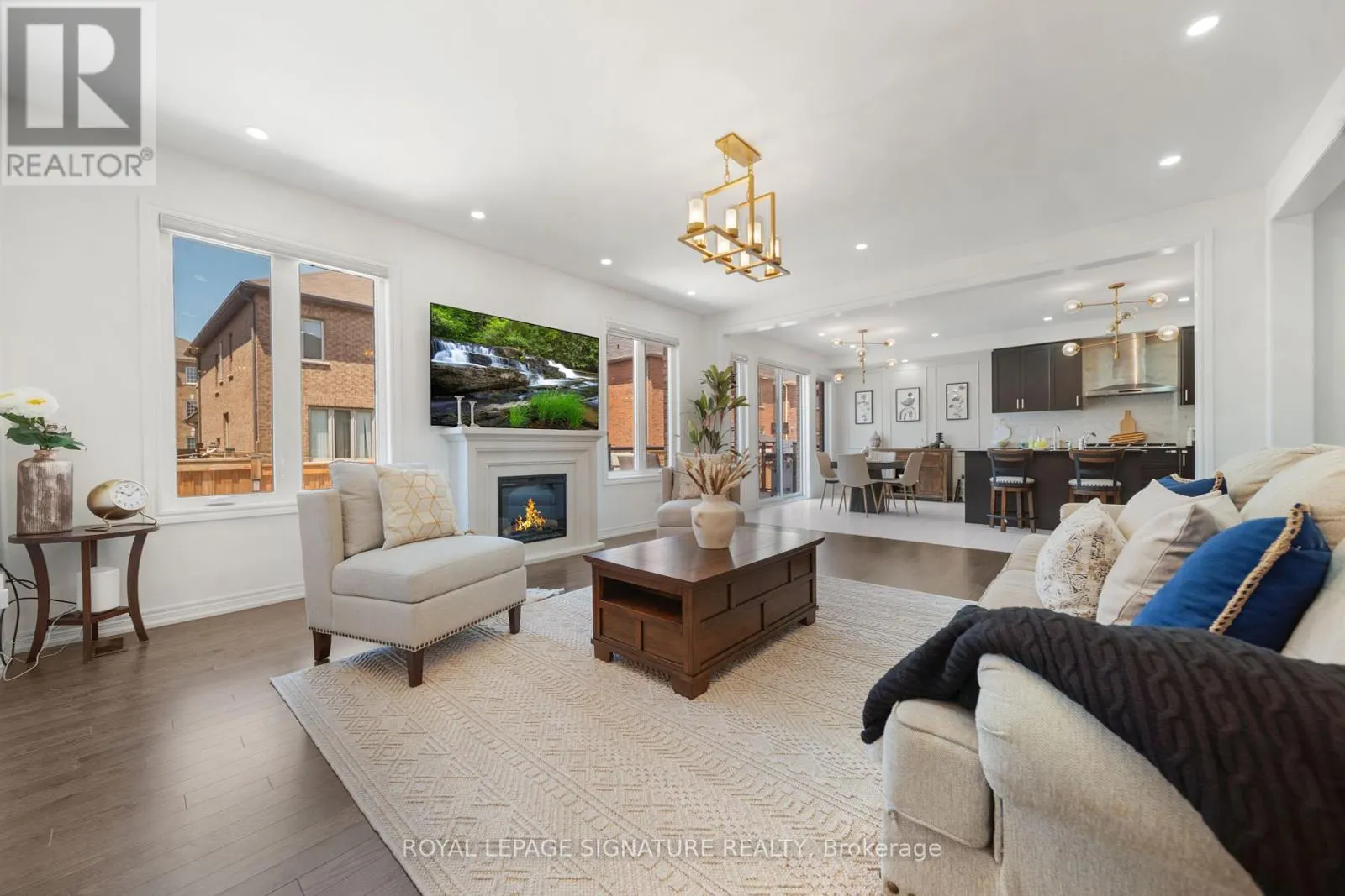 372 CLOCKWORK DRIVE