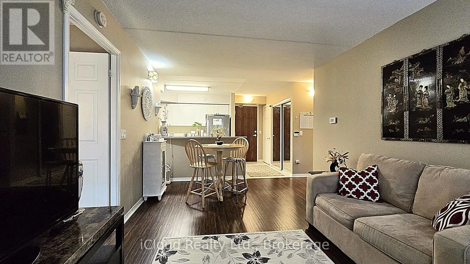 207 - 25 VIA ROSEDALE WAY
