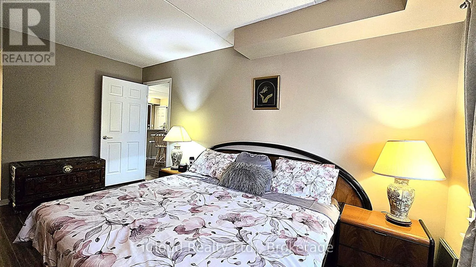 207 - 25 VIA ROSEDALE WAY