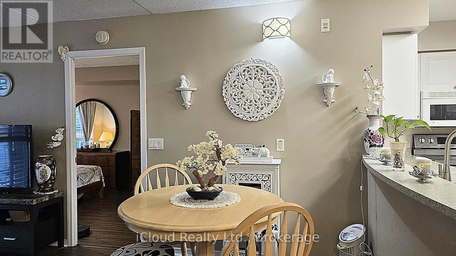 207 - 25 VIA ROSEDALE WAY