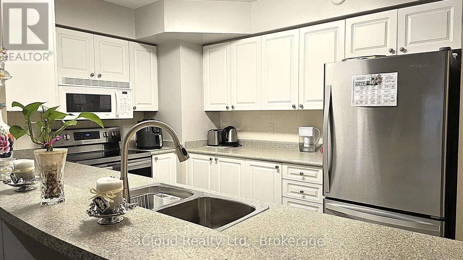 207 - 25 VIA ROSEDALE WAY
