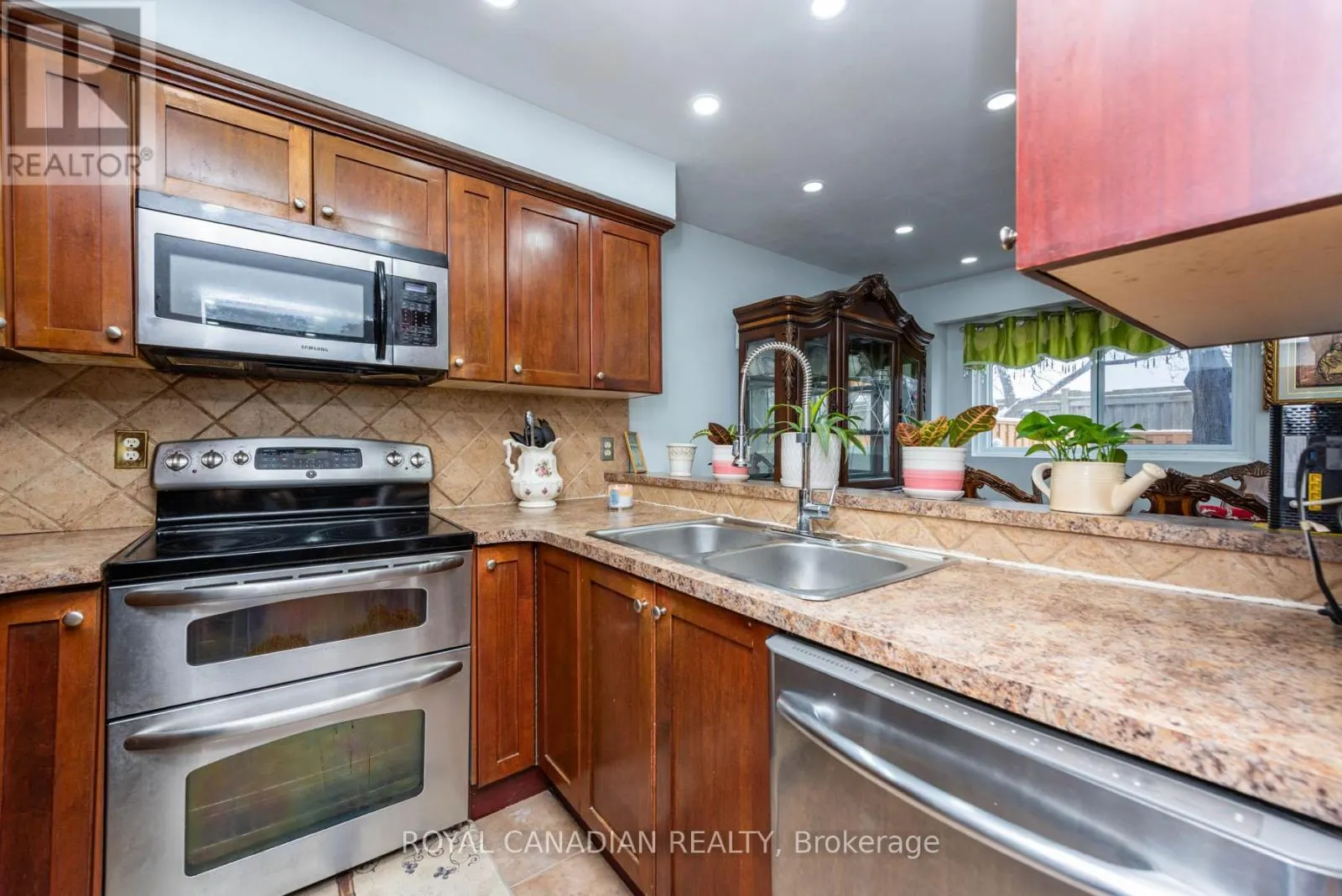 116 - 1538 LANCASTER DRIVE