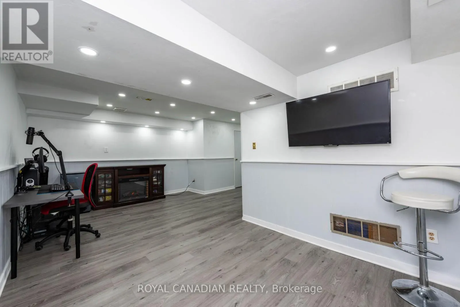 116 - 1538 LANCASTER DRIVE