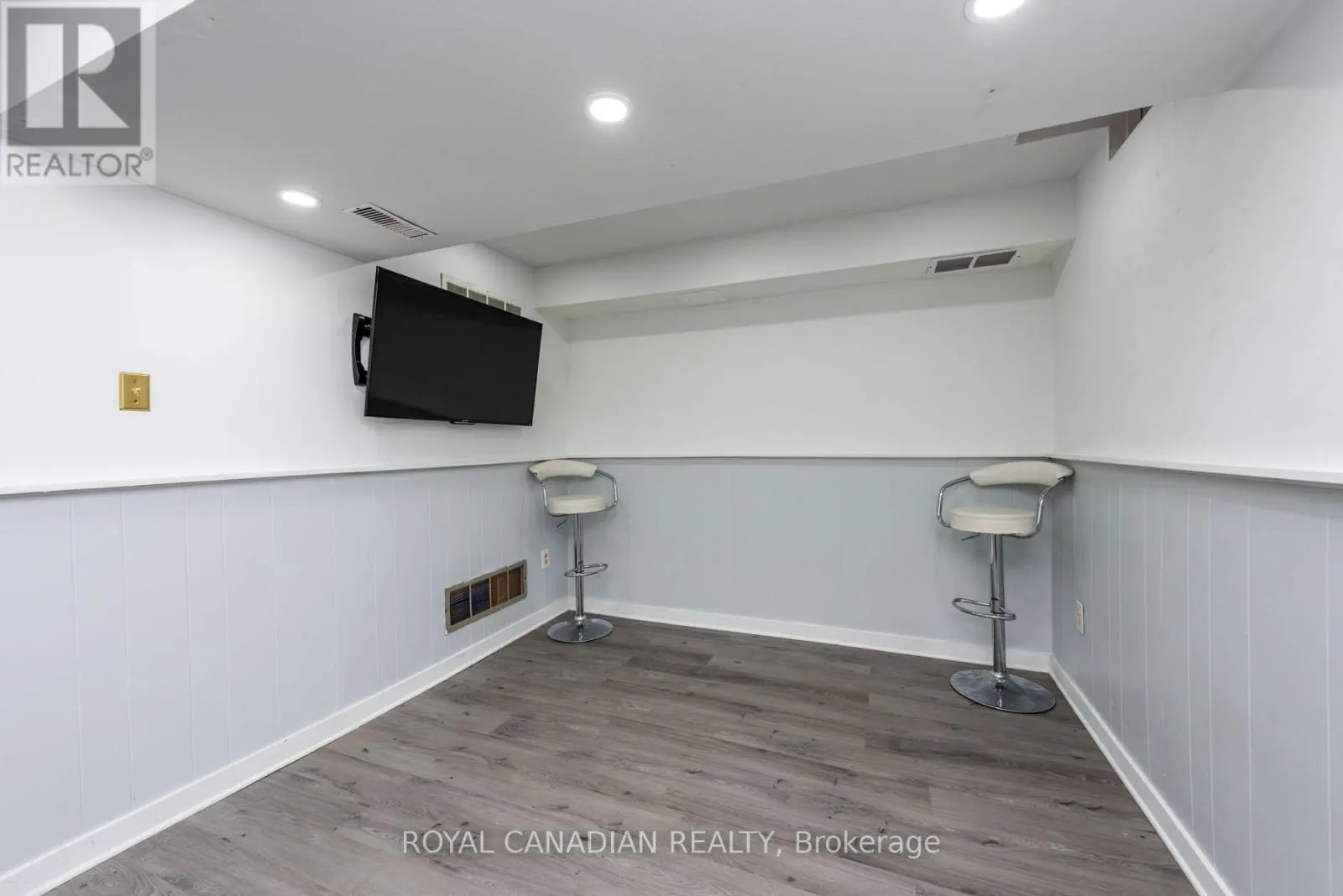 116 - 1538 LANCASTER DRIVE
