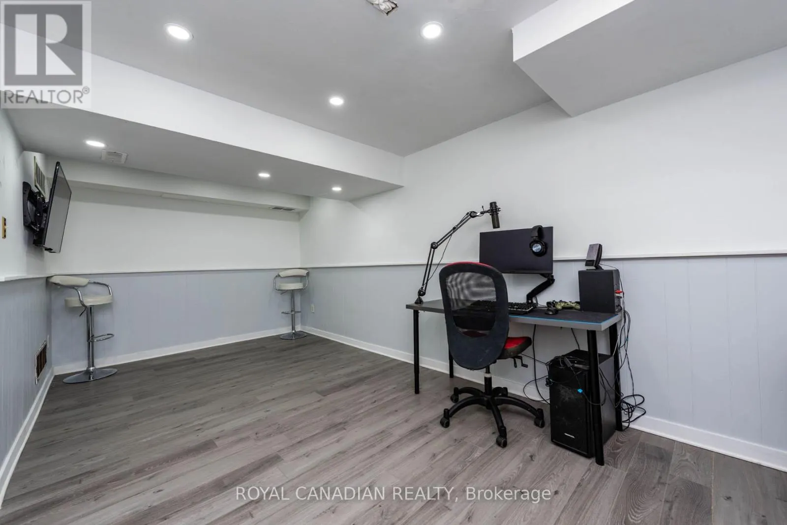 116 - 1538 LANCASTER DRIVE
