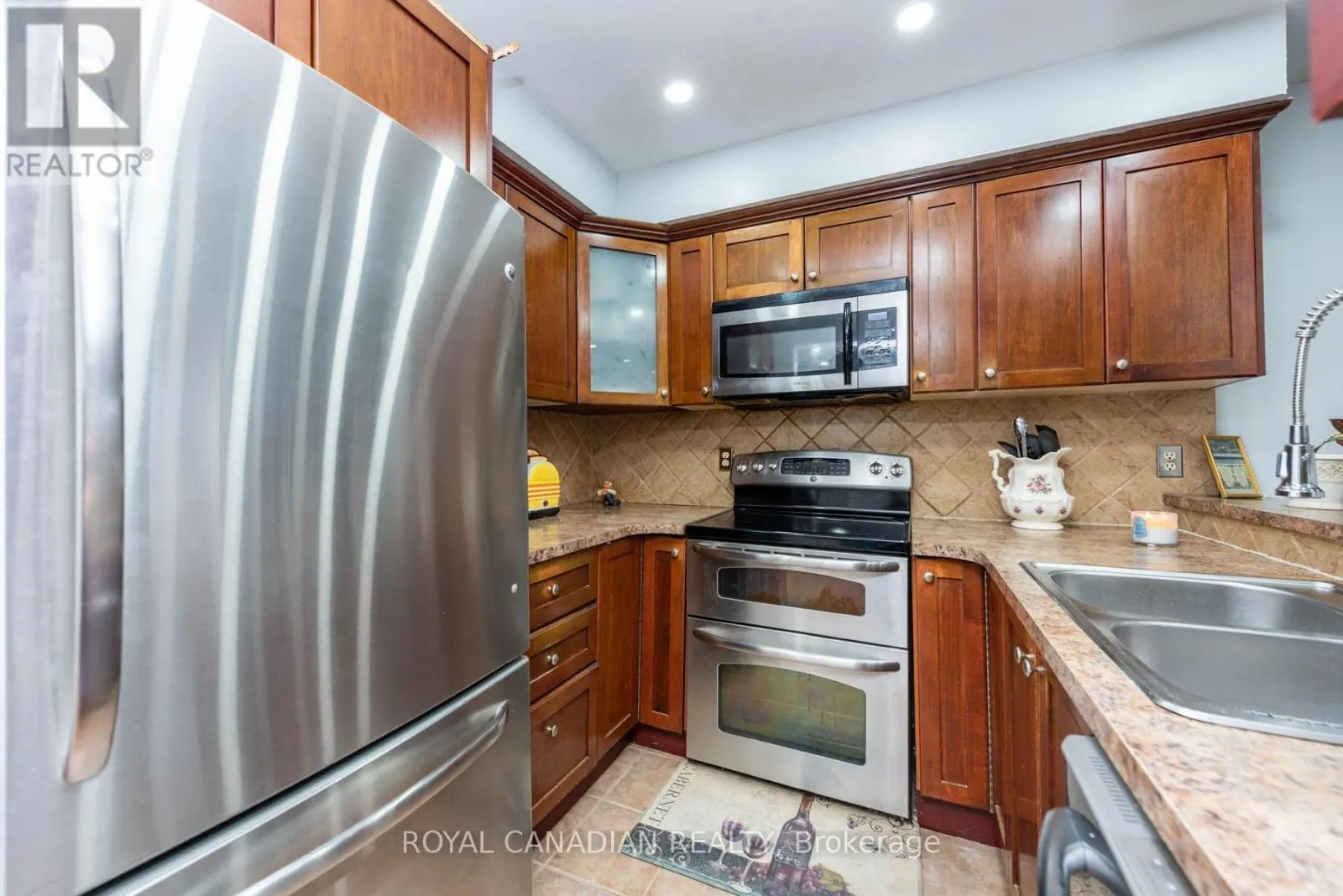 116 - 1538 LANCASTER DRIVE