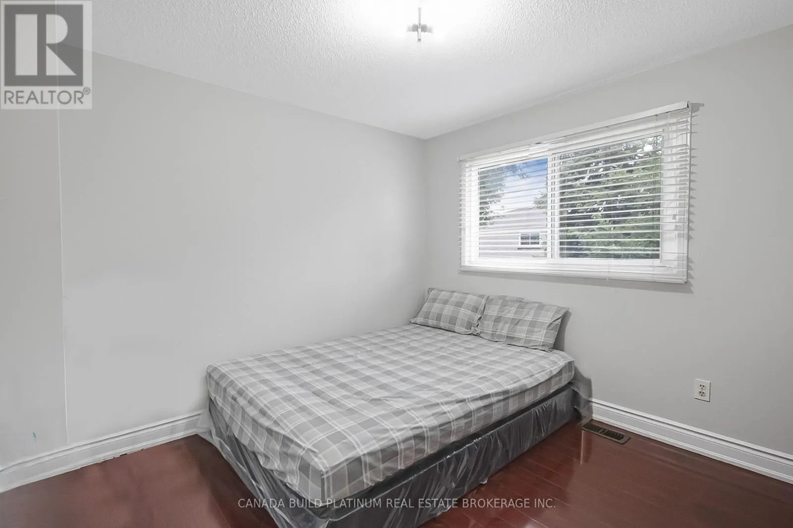 71 RAVENSWOOD DRIVE