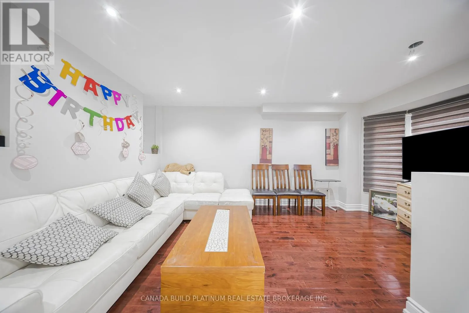 71 RAVENSWOOD DRIVE