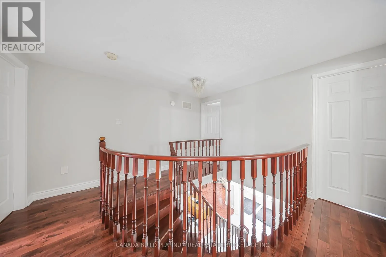 71 RAVENSWOOD DRIVE