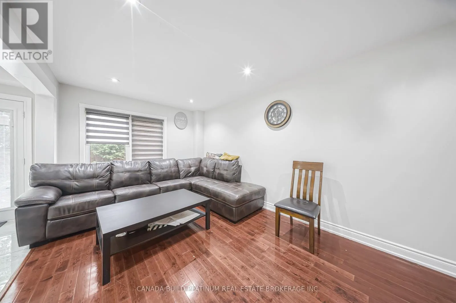 71 RAVENSWOOD DRIVE