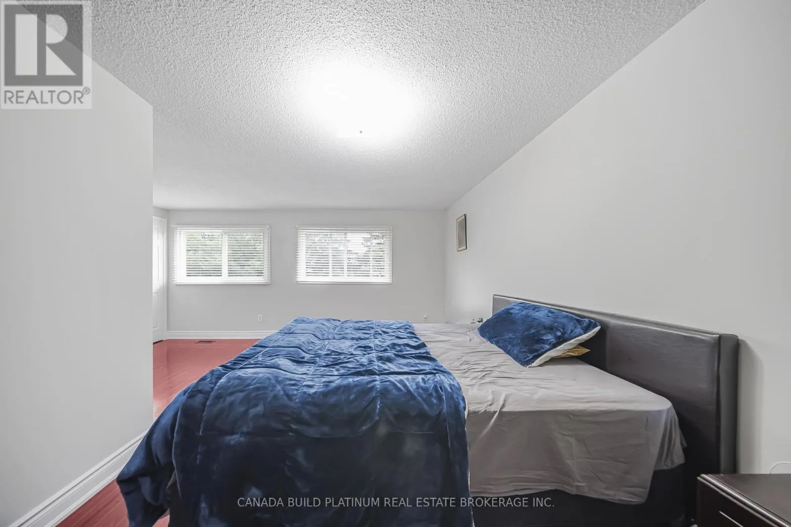 71 RAVENSWOOD DRIVE
