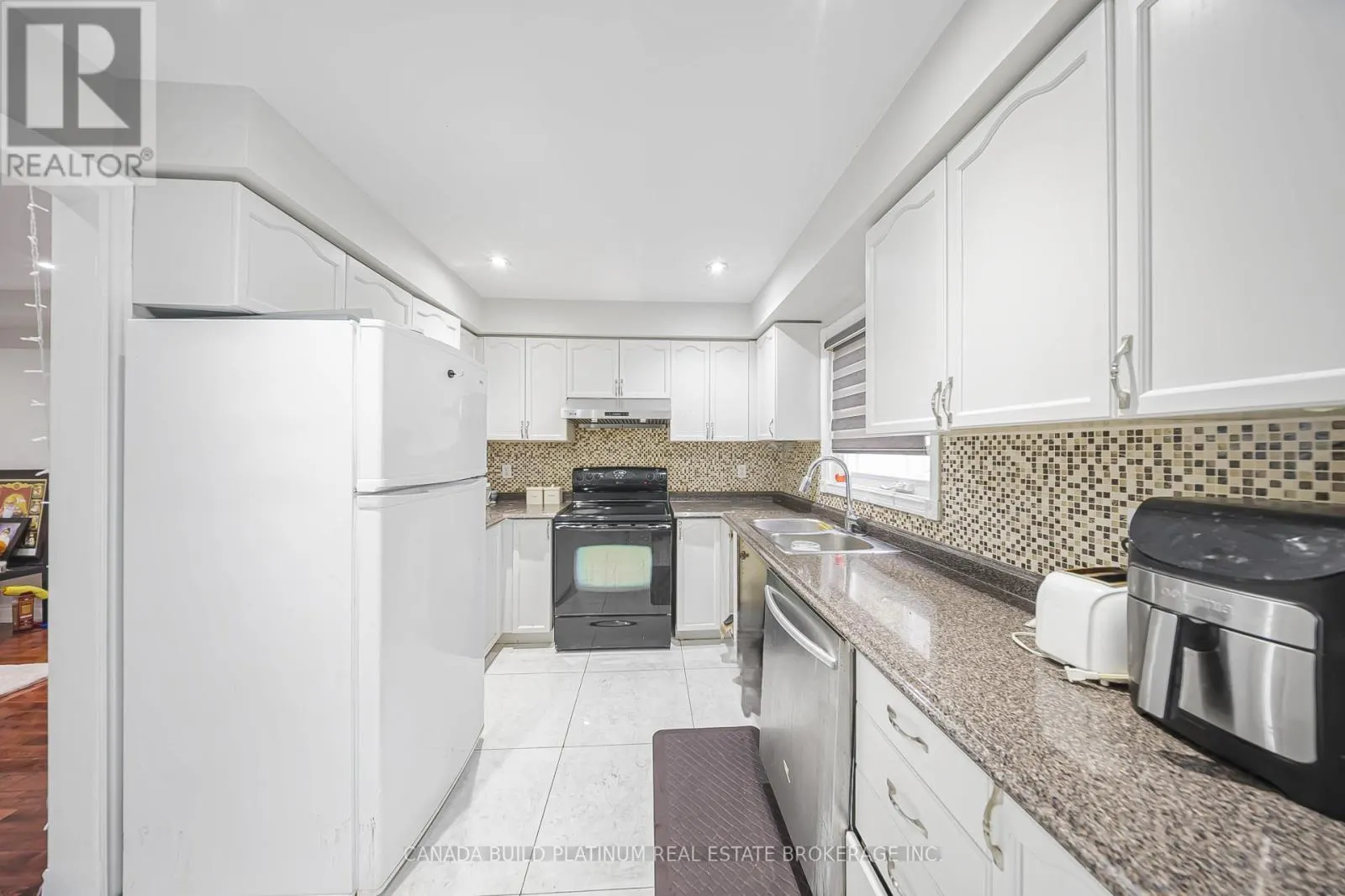 71 RAVENSWOOD DRIVE