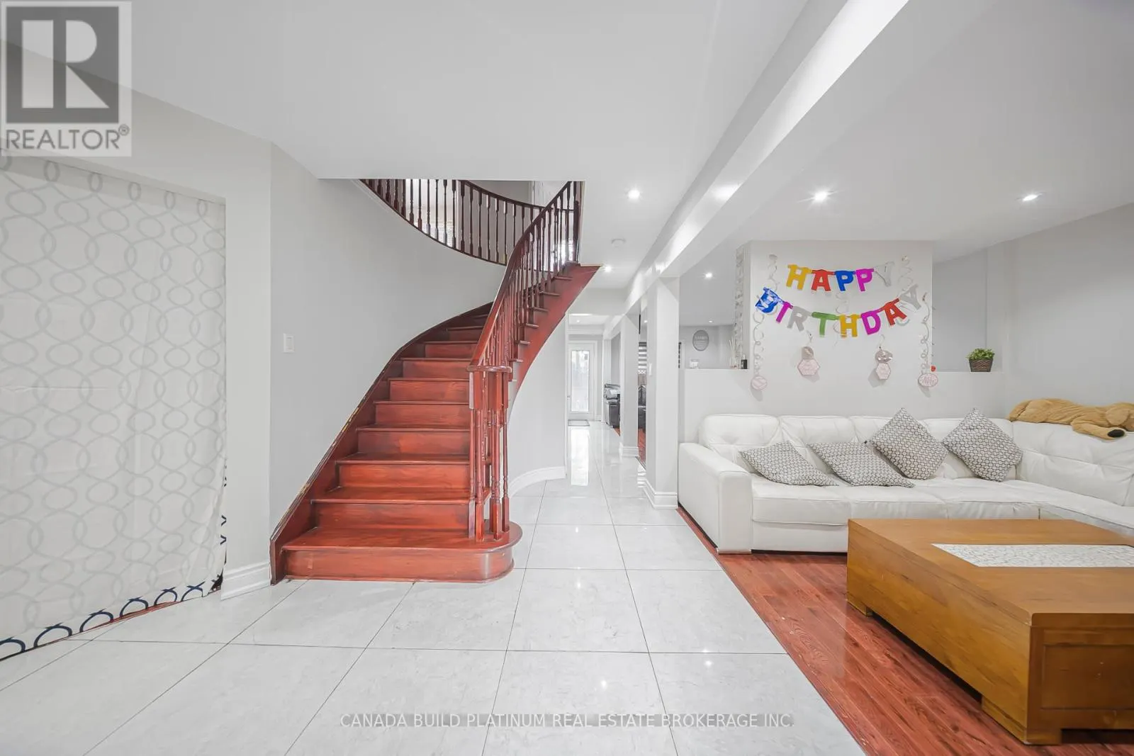 71 RAVENSWOOD DRIVE