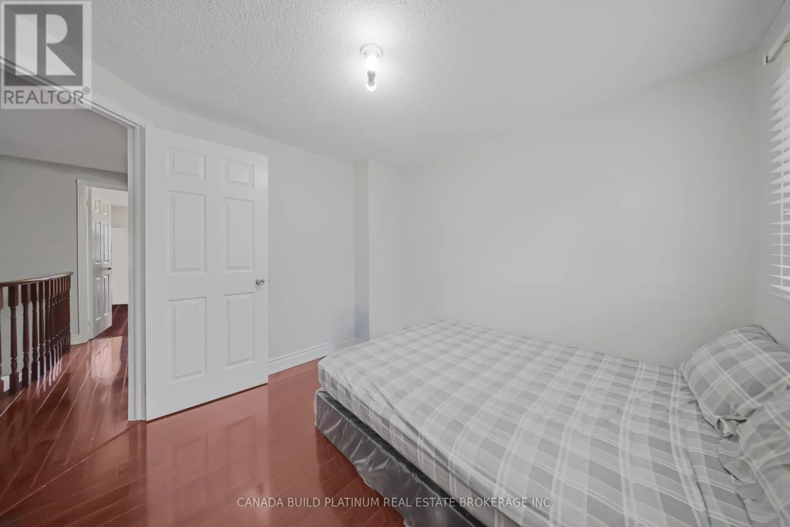 71 RAVENSWOOD DRIVE