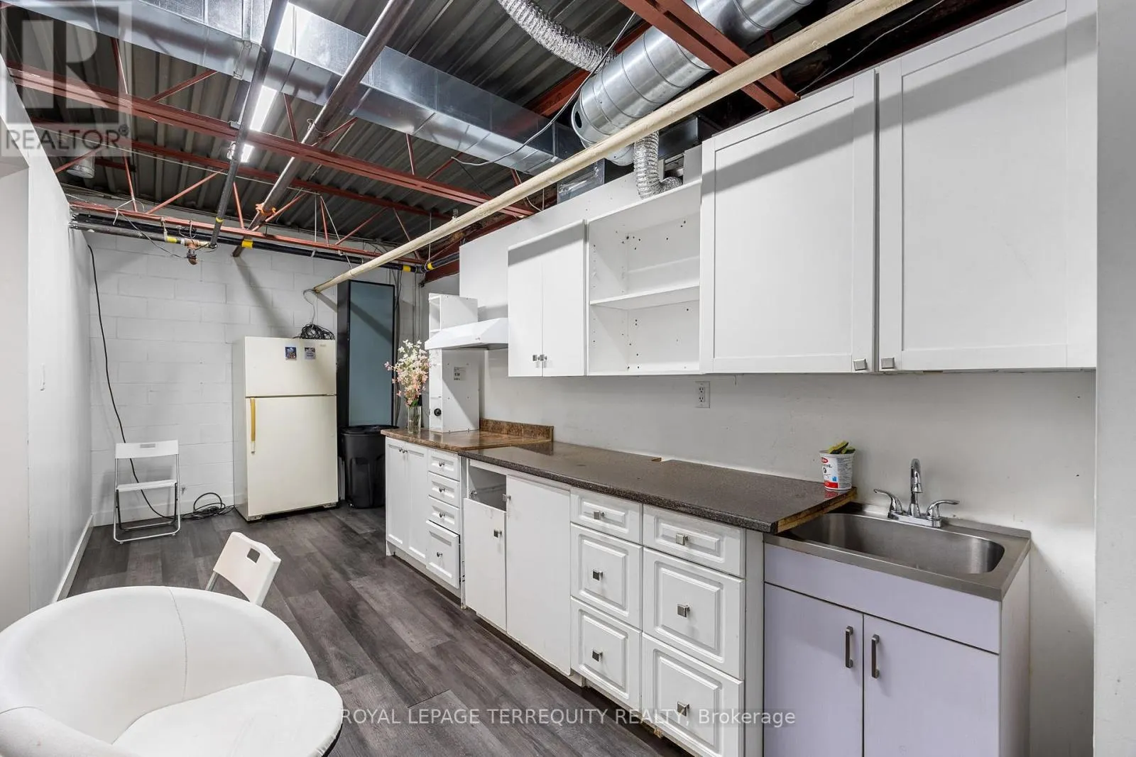 36 - 94 KENHAR DRIVE