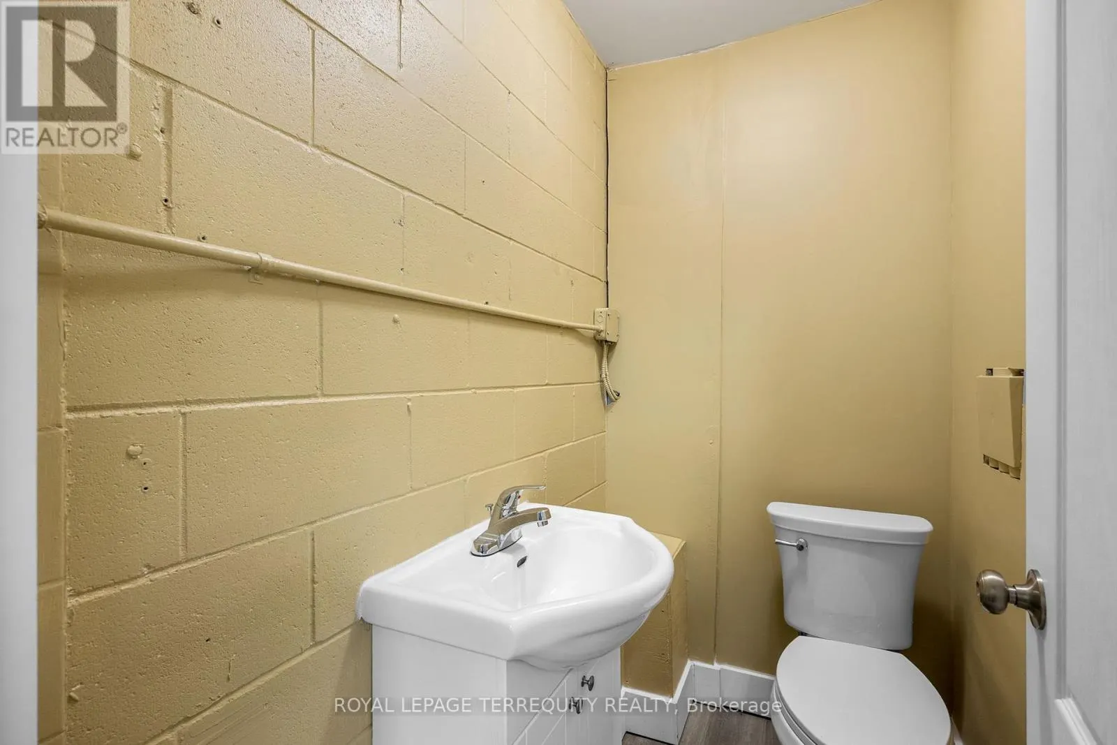 36 - 94 KENHAR DRIVE