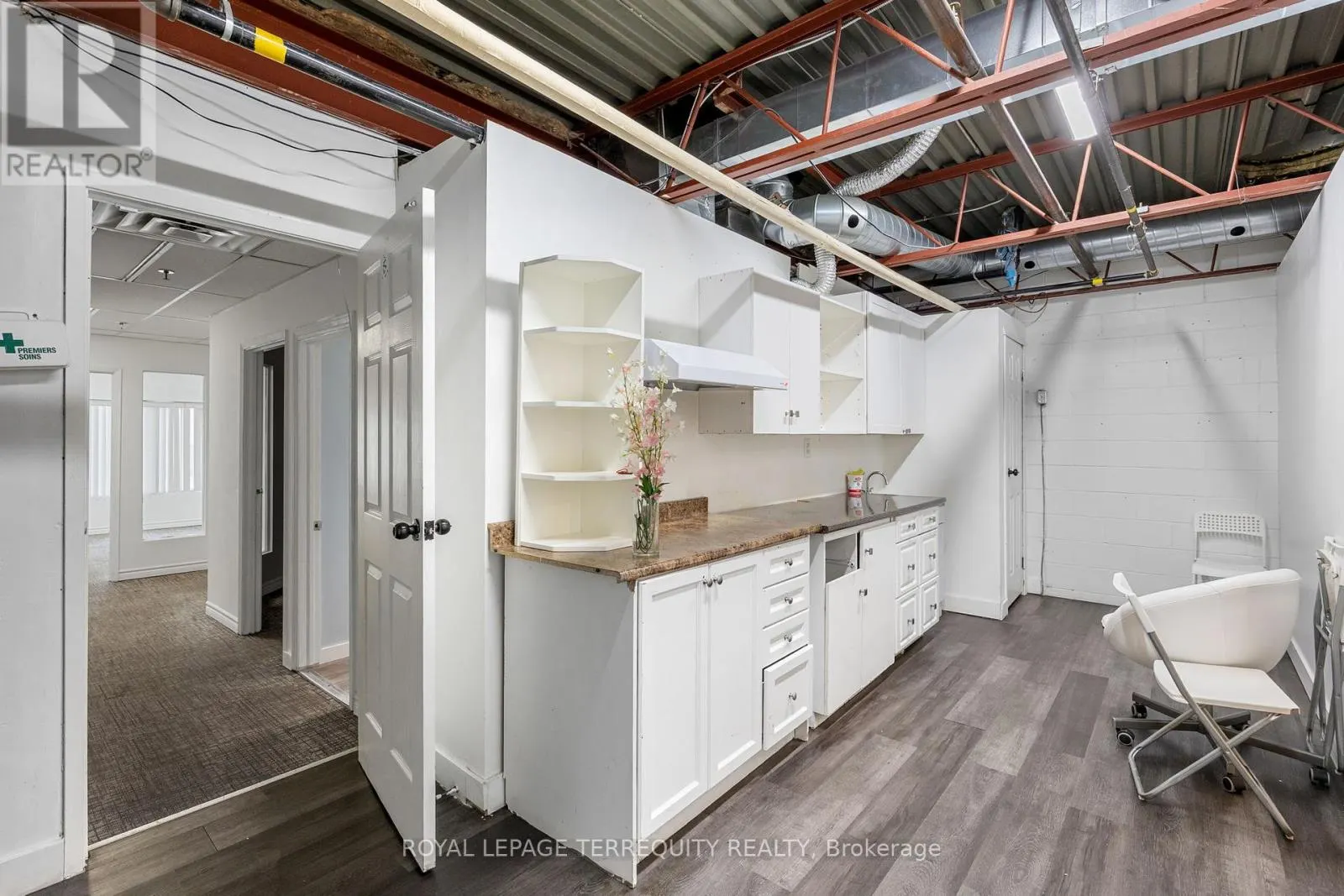 36 - 94 KENHAR DRIVE