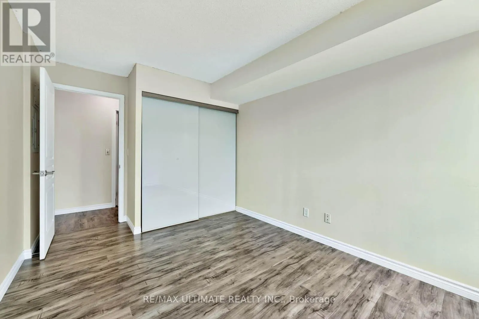 305 - 2585 ERIN CENTRE BOULEVARD