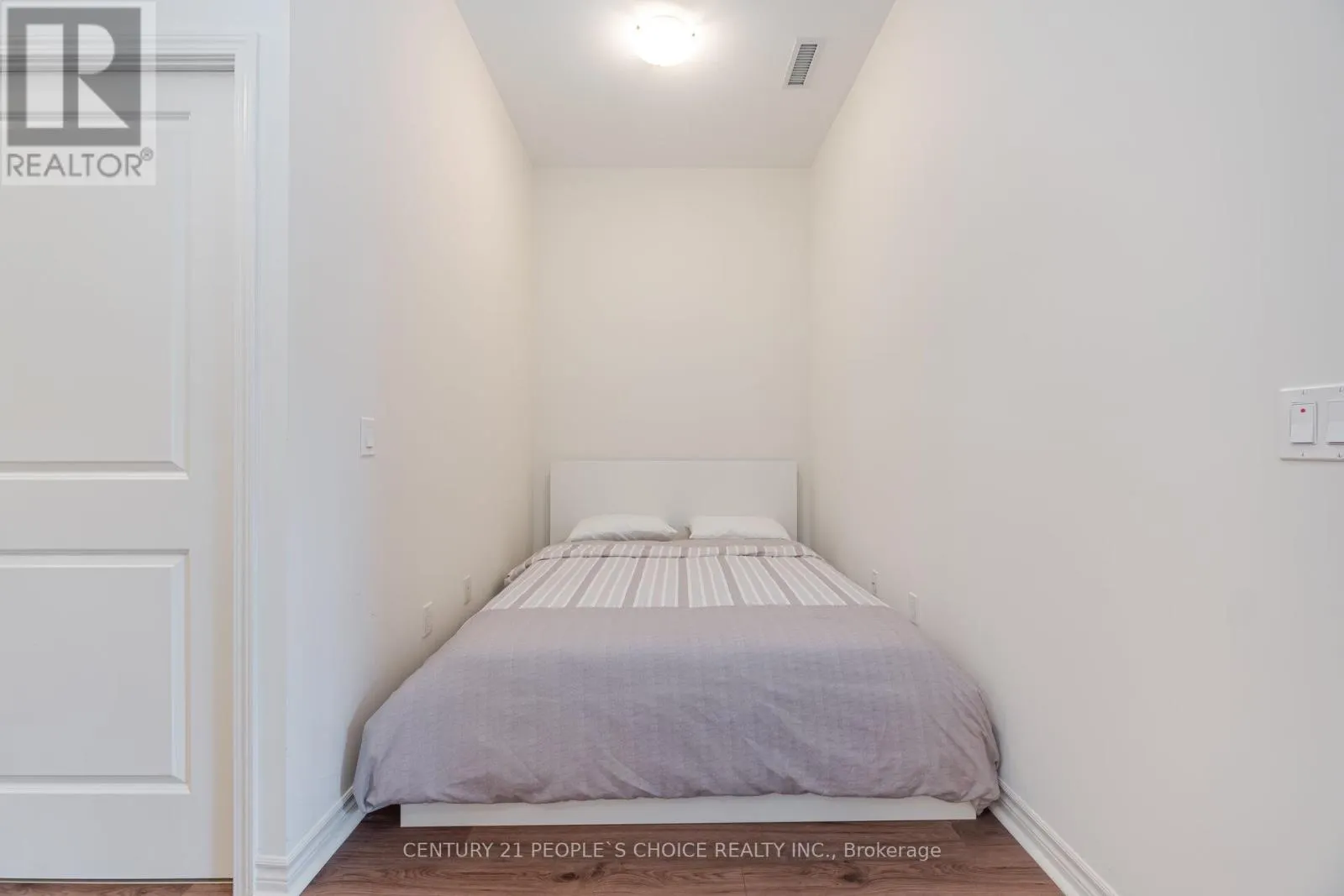 108 - 349 RATHBURN ROAD W